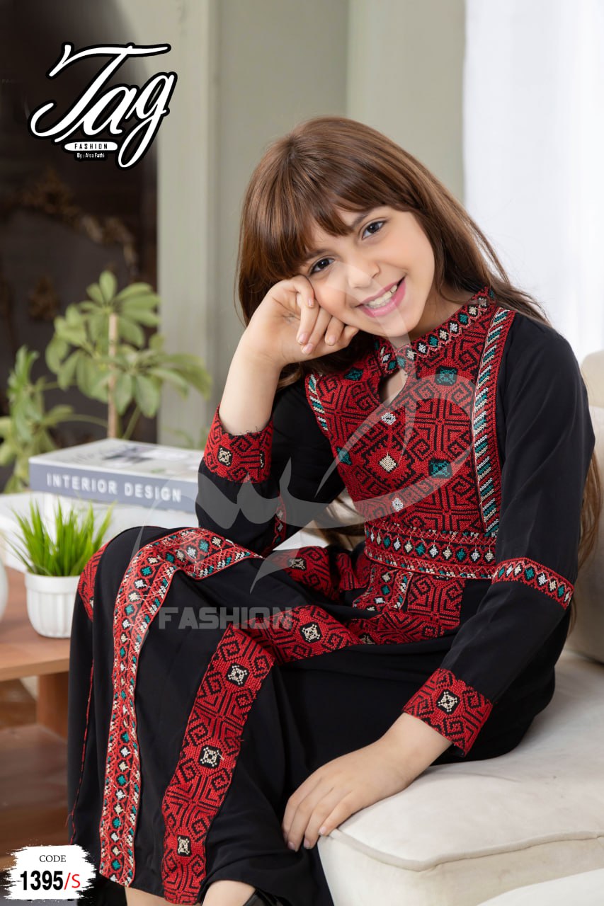 Hajar Sinawi Embroidery Abaya